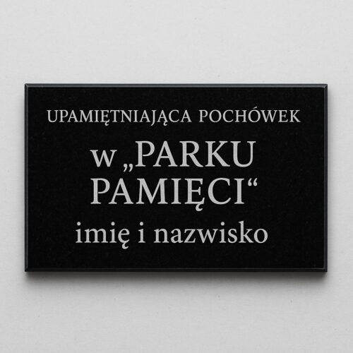 Tabliczka upamiętniająca – czarny kamień (Park Pamięci)